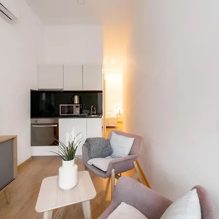 Nomad's Boulevard Flats Apartment